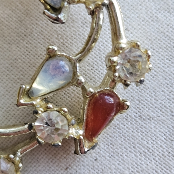 VTG opalescent & rhinestone wreath brooch - Picture 3 of 4
